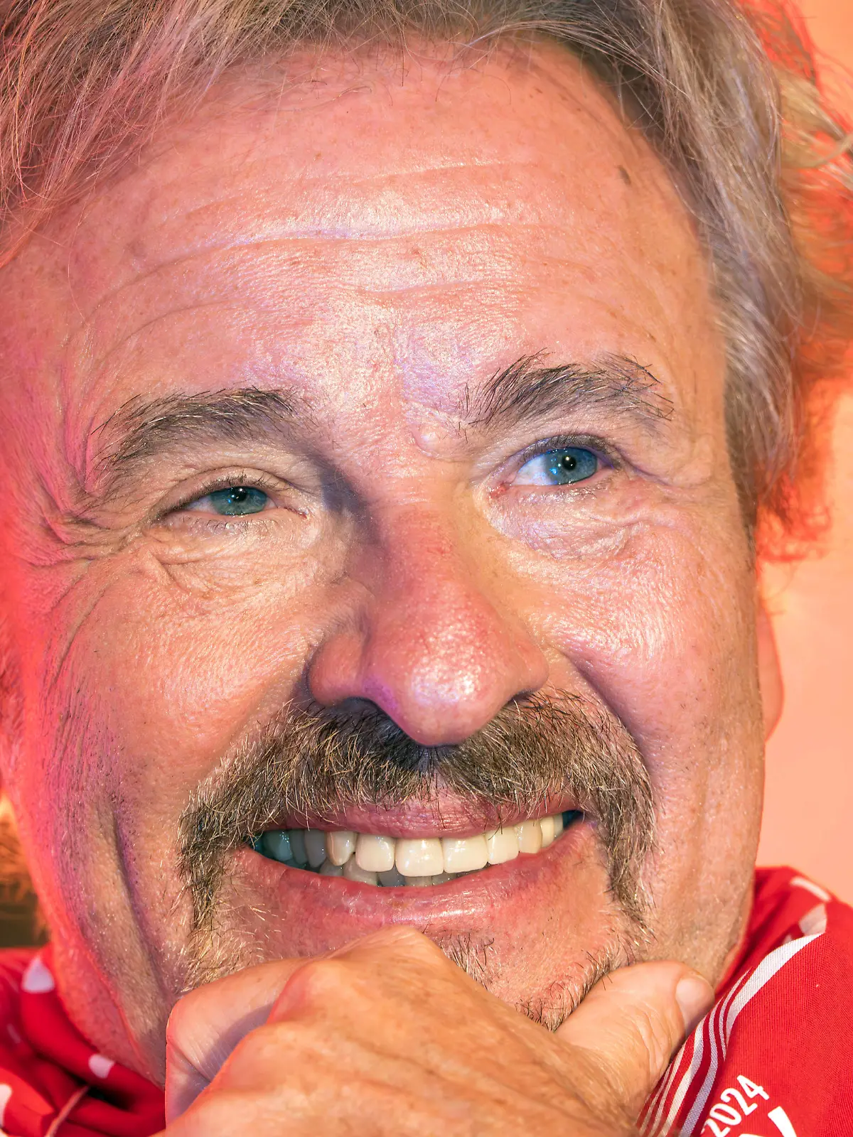 Thomas Gottschalk, Porträt, Verleihung der Goldenen Narrenschelle an Gottschalk, Europark Rust, 31. Januar 2024 Deutschland, Europapark Rust, 31. Januar 2024, Porträt Thomas Gottschalk, Verleihung der Goldenen Narrenschelle 2024 an Thomas Gottschalk, Fernsehmoderator und Entertainer, die Goldene Narrenschelle der Vereinigung Schwäbisch-Alemannischer Narrenzünfte VSAN, im Hotel Colosseo, *** Thomas Gottschalk, Portrait, Presentation of the Goldene Narrenschelle to Gottschalk, Europark Rust, January 31, 2024 Germany, Europapark Rust, January 31, 2024, Portrait Thomas Gottschalk, Presentation of the Goldene Narrenschelle 2024 to Thomas Gottschalk, television presenter and entertainer, the Goldene Narrenschelle of the Vereinigung Schwäbi