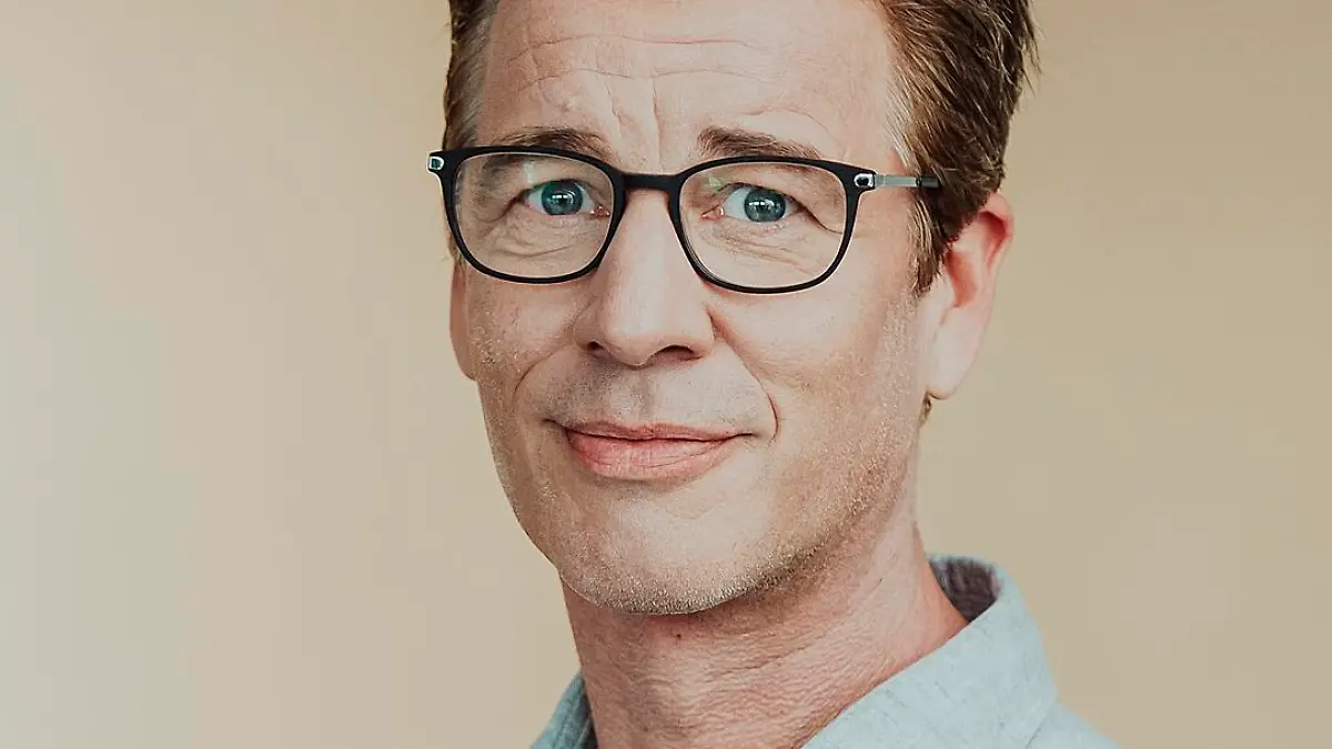 Lars Korten spielt "Christoph Lukowski"

Die Verwendung des sendungsbezogenen Materials ist nur mit dem Hinweis und Verlinkung auf TVNOW gestattet.