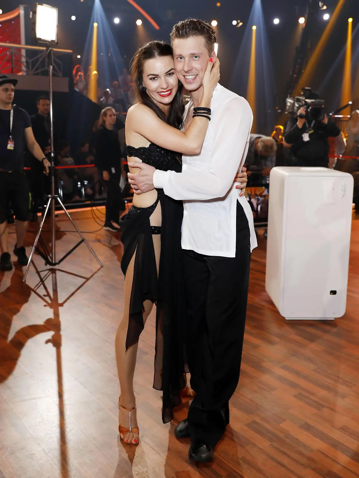 Renata Lusin mit Ehemann Valentin Lusin in der 10. Live-Show der 12. Staffel der RTL-Tanzshow Let s Dance im MMC Coloneum. Köln, 31.05.2019 *** Renata Lusin with husband Valentin Lusin in the 10 Live Show of the 12 season of the RTL dance show Let s Dance at the MMC Coloneum Cologne, 31 05 2019 Foto:xC.xHardtx/xFuturexImage  