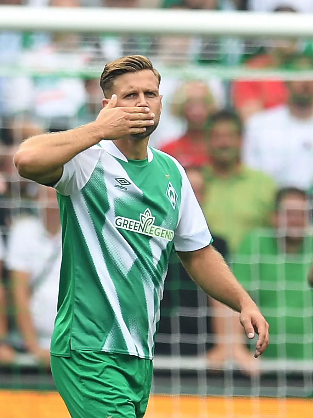 Fußball: Bundesliga, Werder Bremen - VfB Stuttgart, 2. Spieltag, wohninvest Weserstadion. Werders Niclas Füllkrug jubelt über sein Tor zum 1:0.