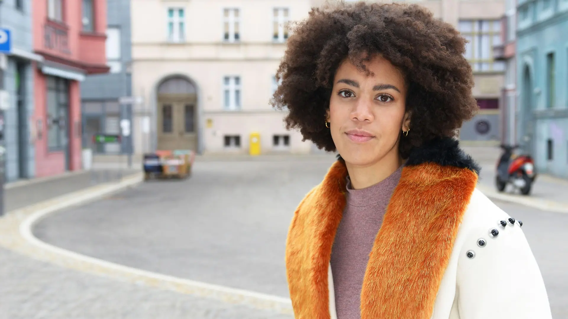 Pauline Afaja spielt "Flo Kästner"
+++ Die Verwendung des sendungsbezogenen Materials ist nur mit dem Hinweis und Verlinkung auf RTL+ gestattet. +++
