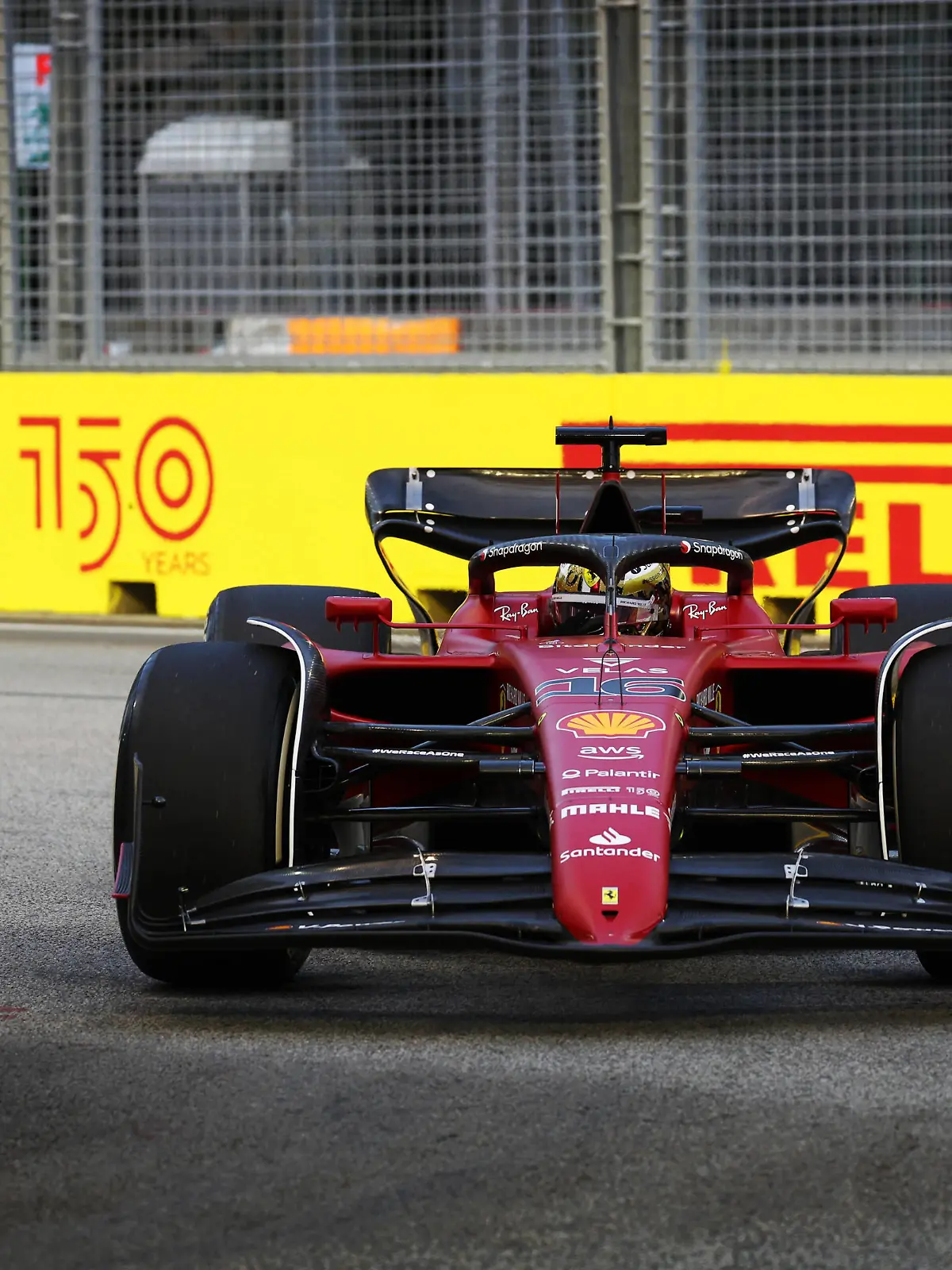  Formula 1 2022: Singapore GP MARINA BAY STREET CIRCUIT, SINGAPORE - SEPTEMBER 30: Charles Leclerc, Ferrari F1-75 during the Singapore GP at Marina Bay Street Circuit on Friday September 30, 2022 in Singapore, Singapore. Photo by Glenn Dunbar / LAT Images Images PUBLICATIONxINxGERxSUIxAUTxHUNxONLY F12217_102906177A5318