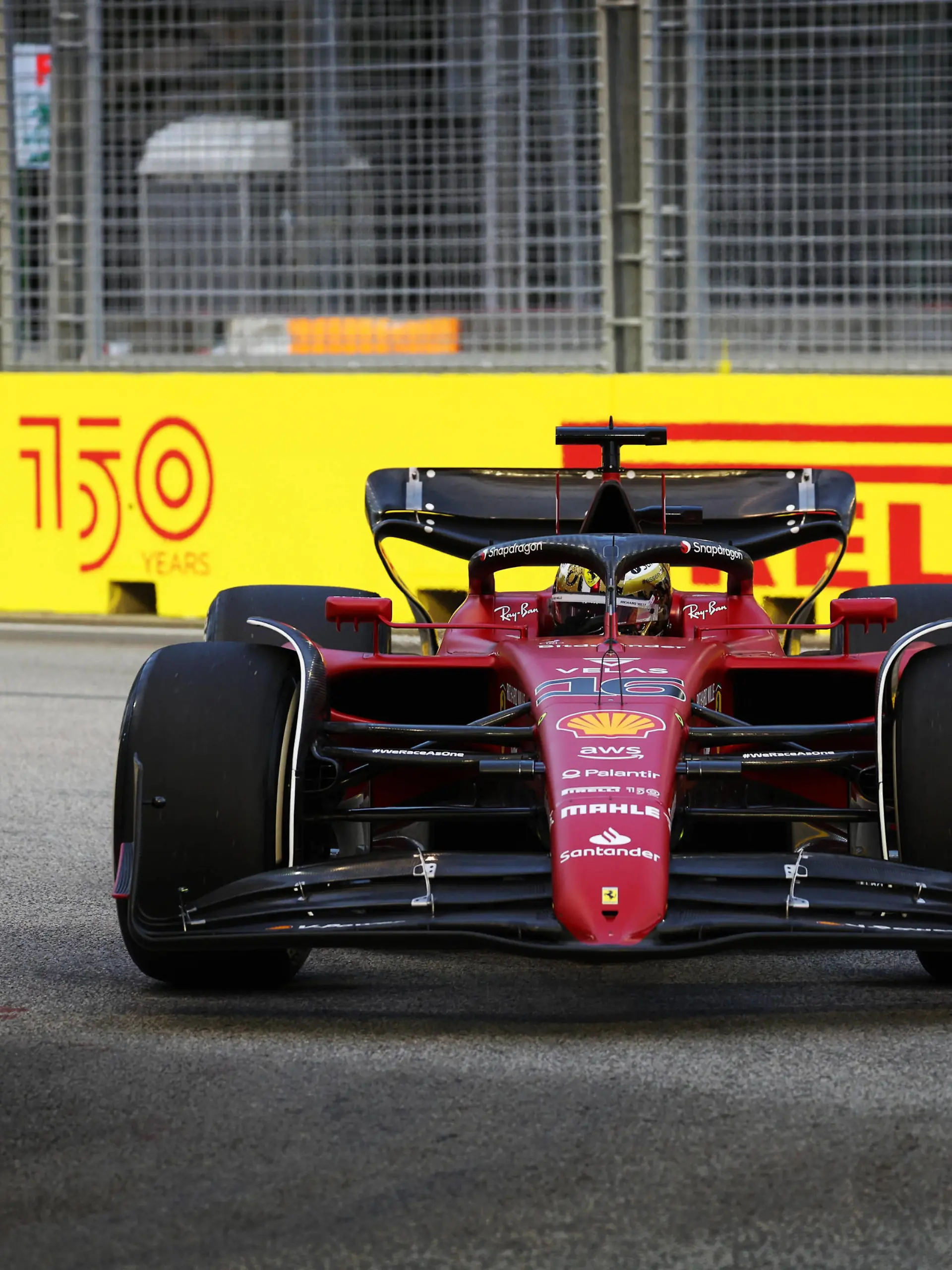  Formula 1 2022: Singapore GP MARINA BAY STREET CIRCUIT, SINGAPORE - SEPTEMBER 30: Charles Leclerc, Ferrari F1-75 during the Singapore GP at Marina Bay Street Circuit on Friday September 30, 2022 in Singapore, Singapore. Photo by Glenn Dunbar / LAT Images Images PUBLICATIONxINxGERxSUIxAUTxHUNxONLY F12217_102906177A5318