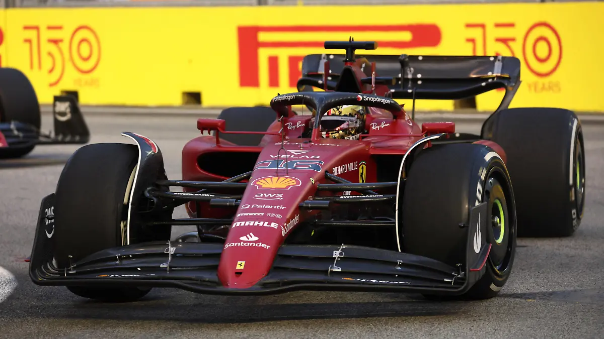 Formula 1 2022: Singapore GP MARINA BAY STREET CIRCUIT, SINGAPORE - SEPTEMBER 30: Charles Leclerc, Ferrari F1-75 during the Singapore GP at Marina Bay Street Circuit on Friday September 30, 2022 in Singapore, Singapore. Photo by Glenn Dunbar / LAT Images Images PUBLICATIONxINxGERxSUIxAUTxHUNxONLY F12217_103707177A5541