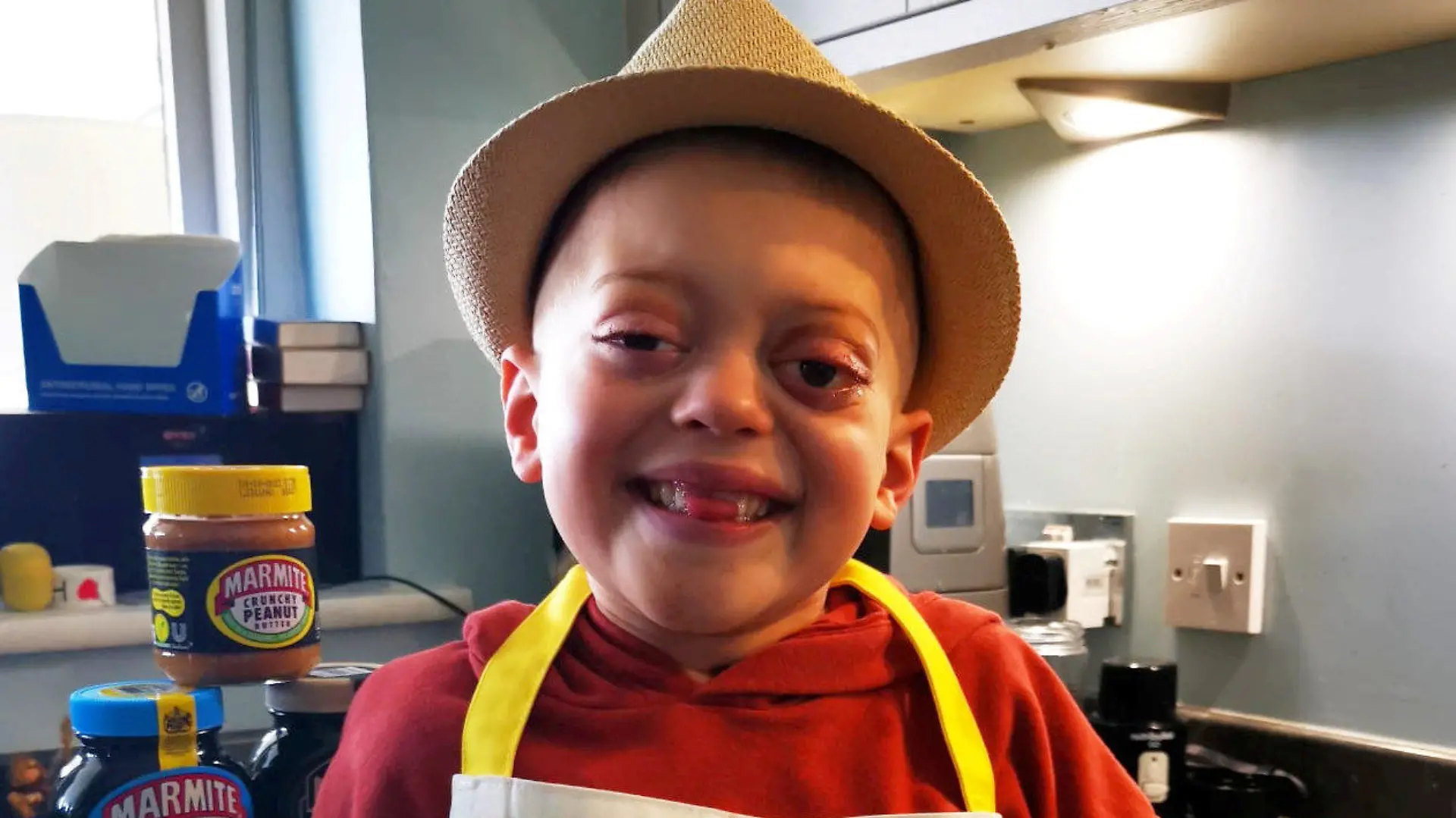 SONDERKONDITIONEN: Satzpreis!
Sebastian Nunney in July 2023. See SWNS story SWLScancer. A six-year-old boy is battling a rare cancer after bungling medics dismissed his symptoms as behavioral problems. Sebastian Nunney was diagnosed with a rare type of childhood cancer after going to the hospital with agonising ear ache. His mother Lindsay, was initially told he was suffering from an ear infection or his distress could be due to his behavior. Doctors finally discovered a mass in his /// weeks later and a series of tests revealed it was actually neuroblastoma. / action press