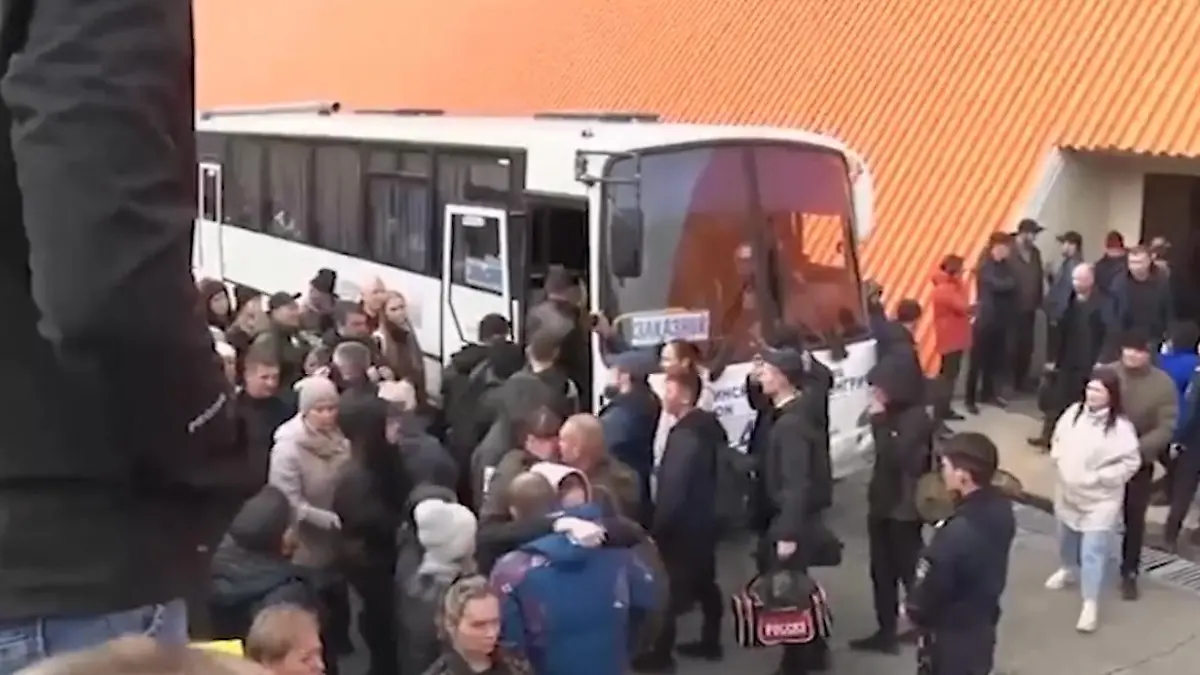 Russen fliehen - weil sie nicht für Putin kämpfen wollen Scheinreferenden in Ukraine starten
