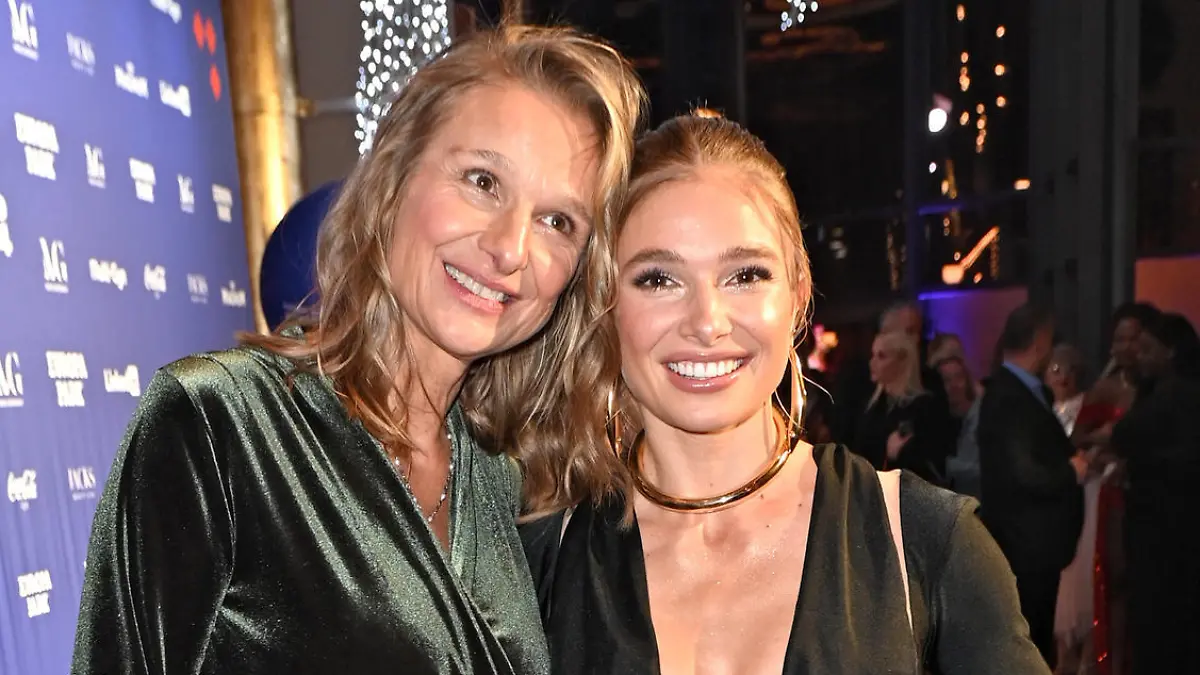 Miss Germany 2024. Cornelia Conny Dippon und Lola Weippert anläßlich der Wahl zur Miss Germany 2024 am 24.02.2024 im Europapark Rust. 20240224MWI124874 *** Miss Germany 2024 Cornelia Conny Dippon and Lola Weippert on the occasion of the Miss Germany 2024 election on 24 02 2024 at Europapark Rust 20240224MWI124874
