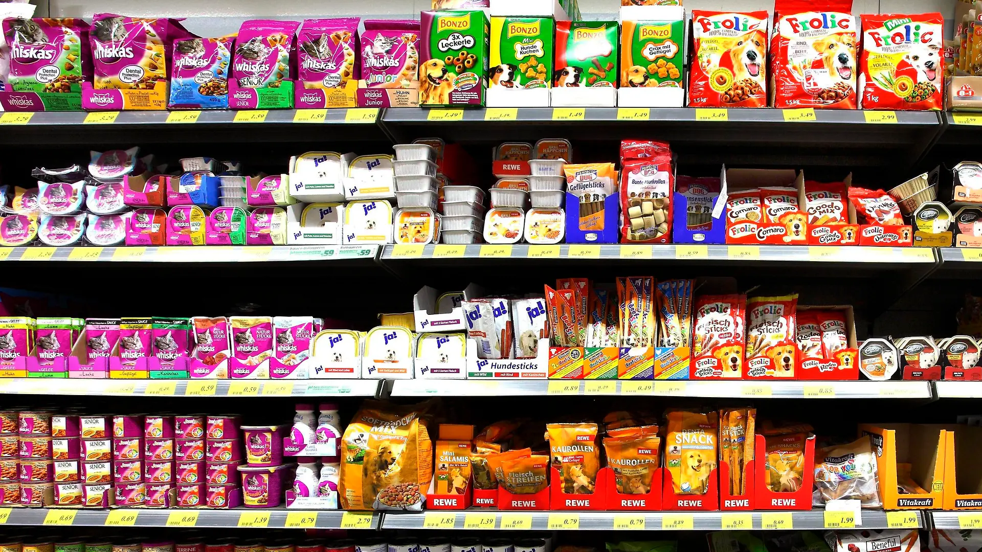 Regal mit Tiernahrung, Selbstbedienung, Supermarkt, Deutschland, Europa