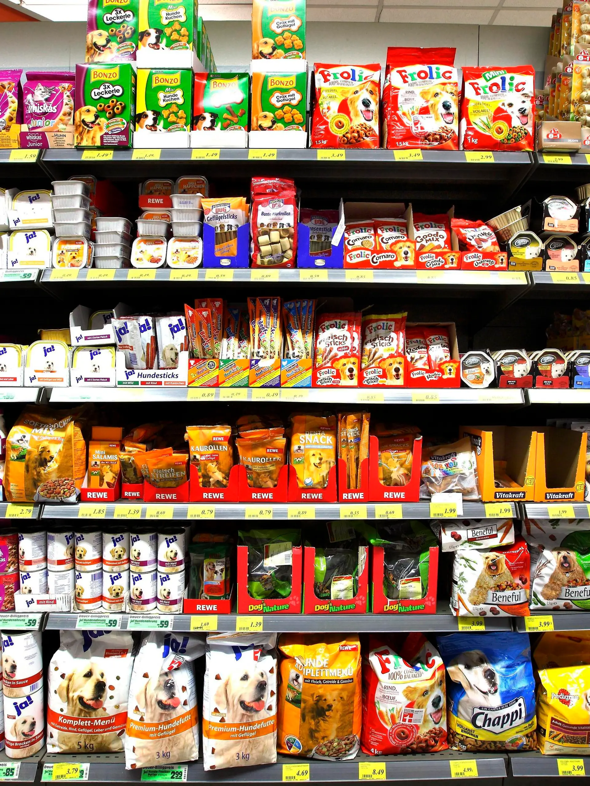 Regal mit Tiernahrung, Selbstbedienung, Supermarkt, Deutschland, Europa