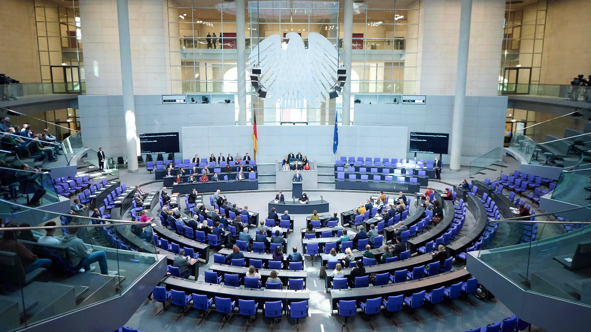 Plenarsitzung im Bundestag in Berlin Christian Lindner Bundesminister der Finanzen, Vizekanzler, FDP während der Sitzung des Deutschen Bundestags am 30.09.2022 in Berlin. Berlin Bundestag Berlin Deutschland *** Plenary session in the Bundestag in Berlin Christian Lindner Federal Minister of Finance, Vice Chancellor, FDP during the session of the German Bundestag on 30 09 2022 in Berlin Berlin Bundestag Berlin Germany