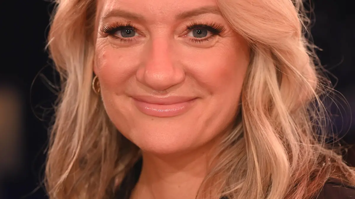 Sängerin Juliette Schoppmann zu Gast in der WDR Talkshow Kölner Treff *** Singer Juliette Schoppmann as a guest on the WDR talk show Kölner Treff