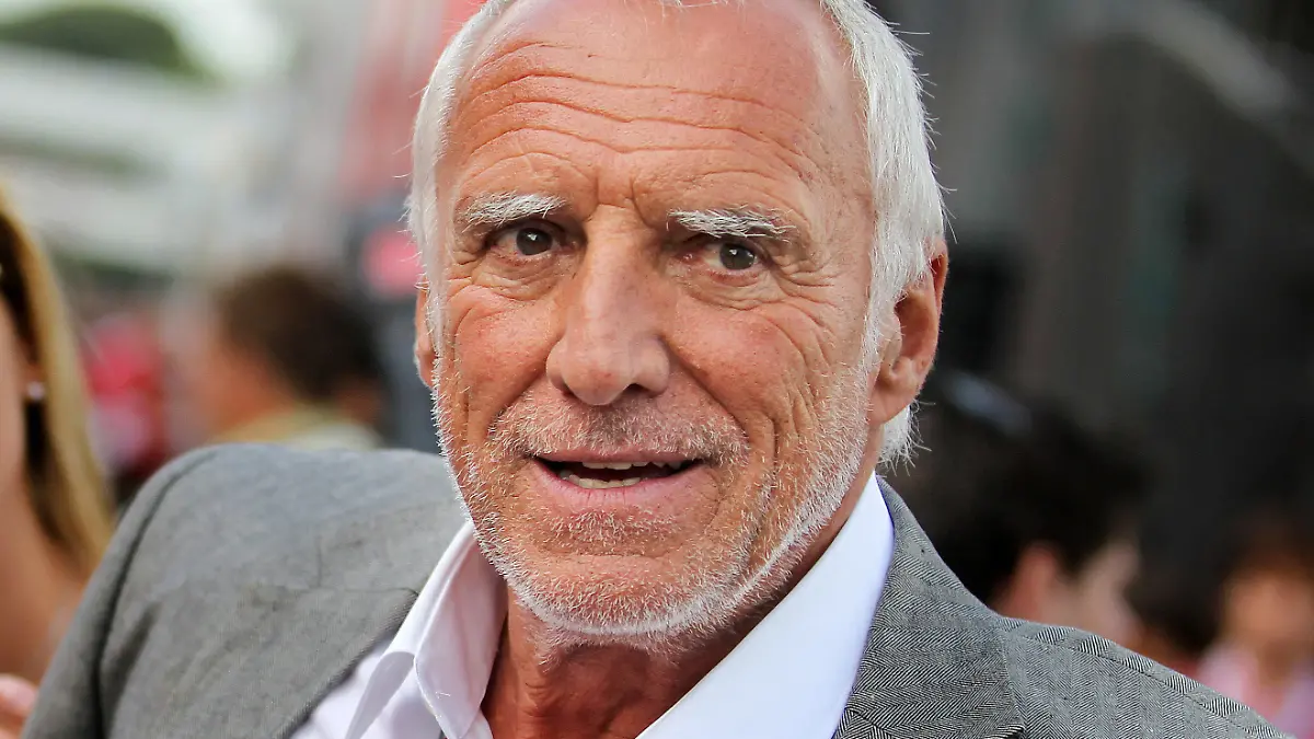 FILE - The chairman of Red Bull, Austrian Dietrich Mateschitz, arrives at the paddock at the Circuit de Catalunya in Montmelo near Barcelona, Spain, 13 May 2012. Foto: Jan Woitas/dpa (zu dpa-Meldung: «Vettel-Boss bekräftigt Kritik am Formel-1-Regelwerk» vom 15.05.2014) +++(c) dpa - Bildfunk+++