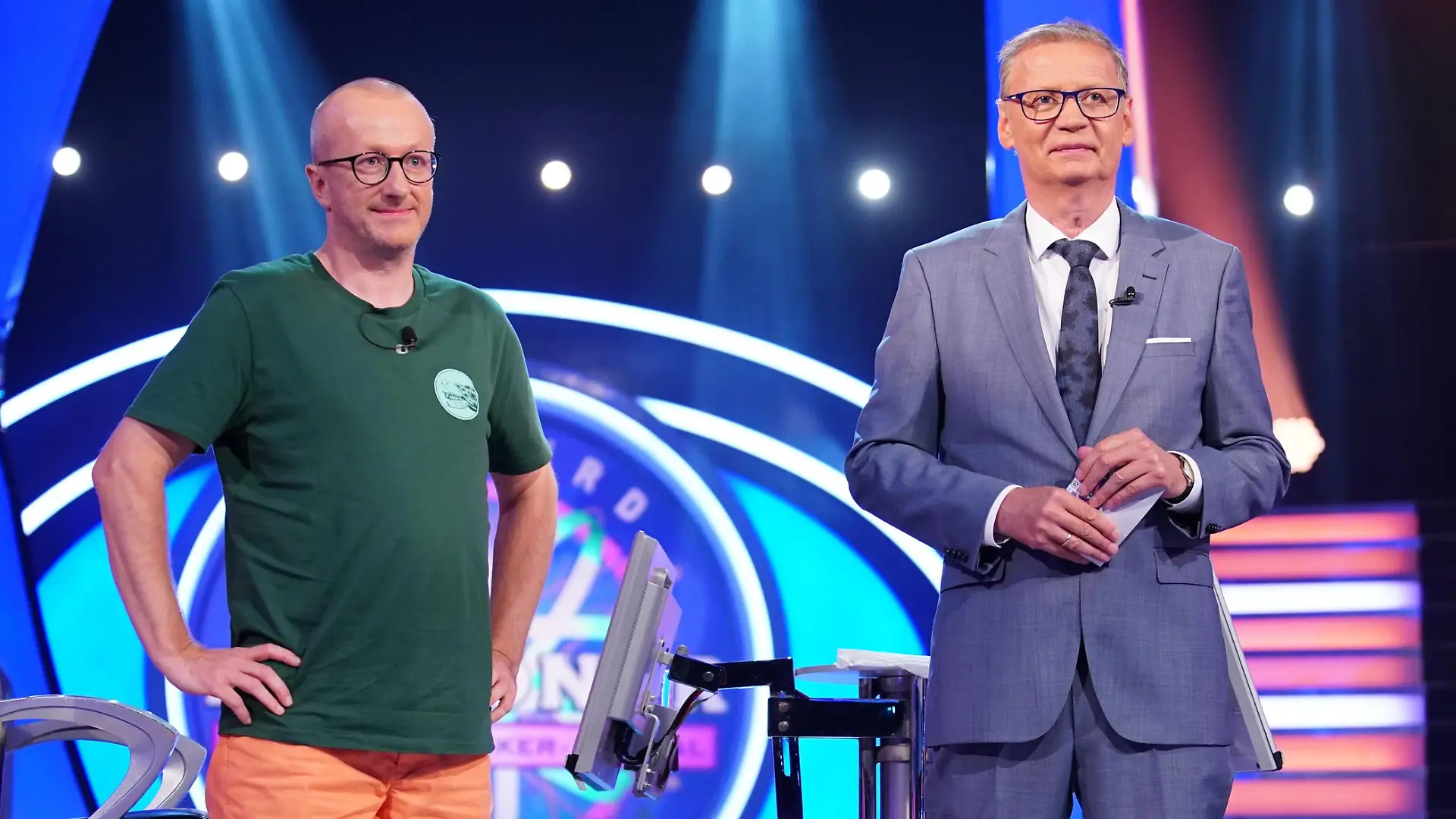 Achtung! Sperrfrist für alle Medien bis Mo., 03.10.2022, 23:15 Uhr!
Moderator Günther Jauch mit Jörg Riehemann aus Hörstel
Die Verwendung des sendungsbezogenen Materials ist nur mit dem Hinweis und Verlinkung auf RTL+ gestattet.