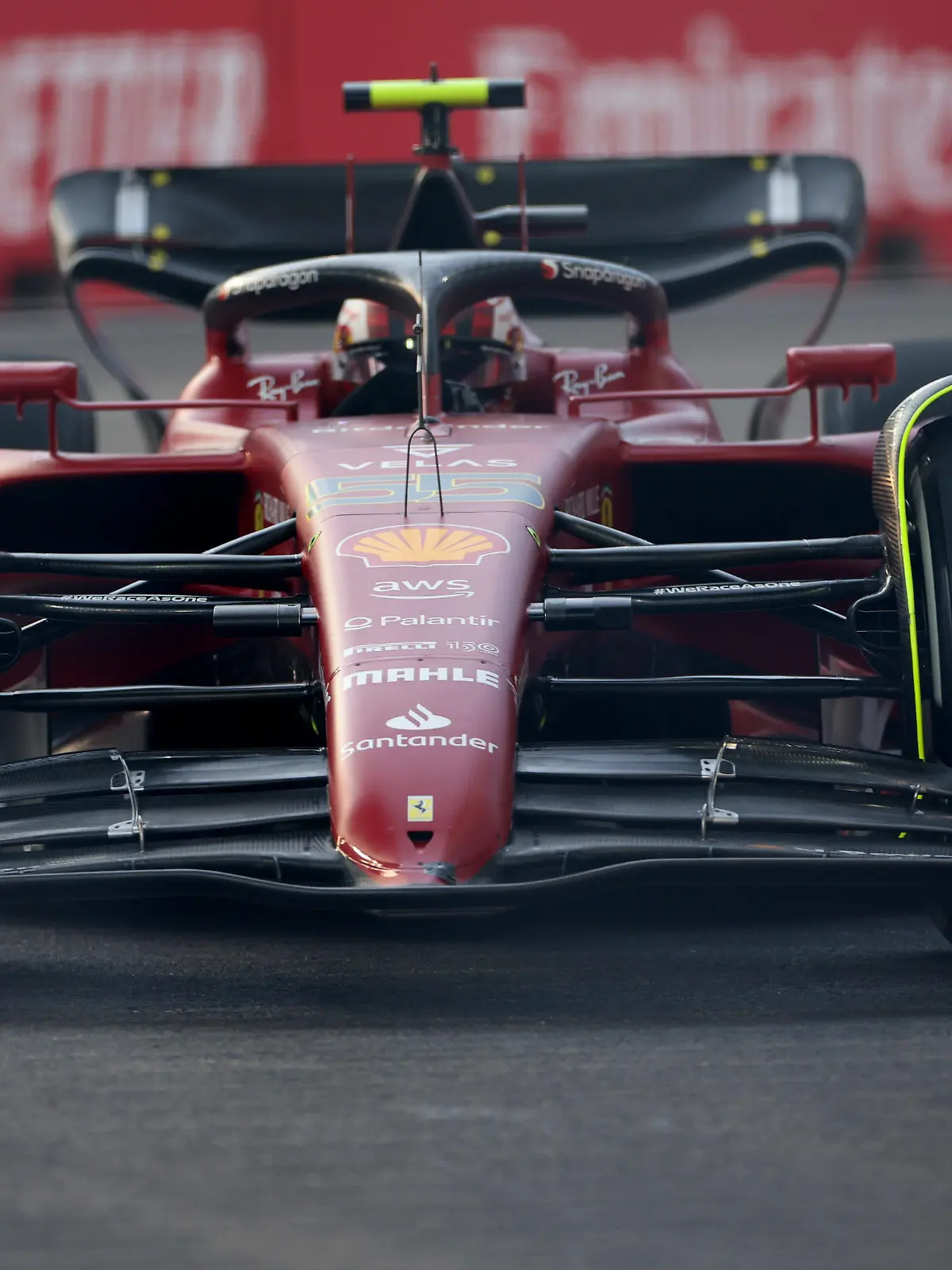 Formula 1 2022: Singapore GP MARINA BAY STREET CIRCUIT, SINGAPORE - SEPTEMBER 30: Carlos Sainz, Ferrari F1-75 during the Singapore GP at Marina Bay Street Circuit on Friday September 30, 2022 in Singapore, Singapore. Photo by Lionel Ng / Sutton Images Images PUBLICATIONxINxGERxSUIxAUTxHUNxONLY F12217_171220LN3_1433 