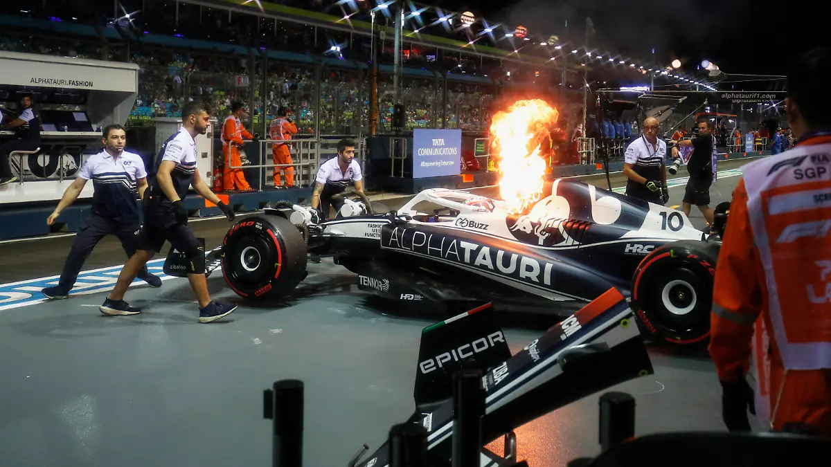 Pierre Gasly's car catches fire at the Formula One Singapore Grand Prix at Marina Bay Circuit on 30/09/2022, in Marina Bay, Singapore. 
Photo by Zak Mauger/Motorsport Images. * Editorial use only to German and UK newspapers and non-motor racing or automotive publications or digital platforms. *
Pictured: Pierre Gasly
Ref: SPL5489931 300922 NON-EXCLUSIVE
Picture by: Motorsport Images / SplashNews.com




Germany Rights, United Kingdom Rights
