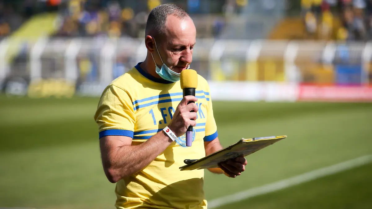  Leipzig, 19.09.2020, Bruno-Plache-Stadion, Fußball, Männer, Regionalliga Nordost, 6. Spieltag , 1.FC Lokomotive Leipzig - Chemnitzer FC 1:1 1:0 , Im Bild v.l.: Lok Stadionsprecher Mirko Linke , *** Leipzig, 19 09 2020, Bruno Plache stadium, football, men, regional league north-east, 6 matchday, 1 FC locomotive Leipzig Chemnitzer FC 1 1 1 0 , In the picture v l locomotive stadium speaker Mirko Linke ,