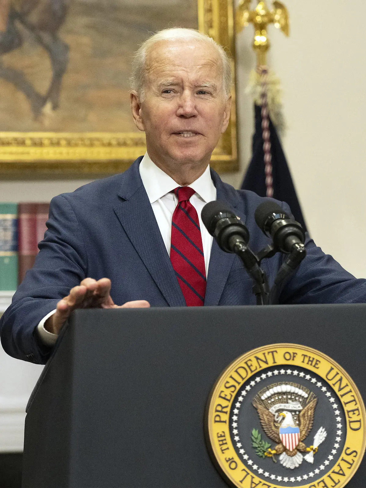  United States President Joe Biden delivers remarks on the DISCLOSE Act, which would require organizations spending money in elections, including super PACs and 501c4 dark money groups, to promptly disclose donors who have given $10,000 or more during an election cycle, in the Roosevelt Room of the White House in Washington, DC on Tuesday, September 20, 2022. PUBLICATIONxINxGERxSUIxAUTxHUNxONLY WAX20220920853 RonxSachs