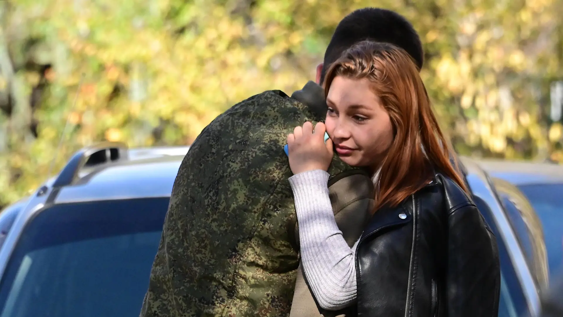 News Bilder des Tages Russland, eingezogene Reservisten in Tschita in Transbaikalien Russia Ukraine Military Operation Partial Mobilisation 8281122 23.09.2022 A man conscripted for military service during partial mobilization hugs a young woman outside a military commissariat in Chita, Zabaikalsky Krai region, Russia. Russian President Vladimir Putin on September 21 signed a decree on the partial mobilization amid the military operation in Ukraine. Evgeny Yepanchintsev / Sputnik Chita Zabaikalsky Krai Russia PUBLICATIONxINxGERxSUIxAUTxONLY Copyright: xEvgenyxYepanchintsevx