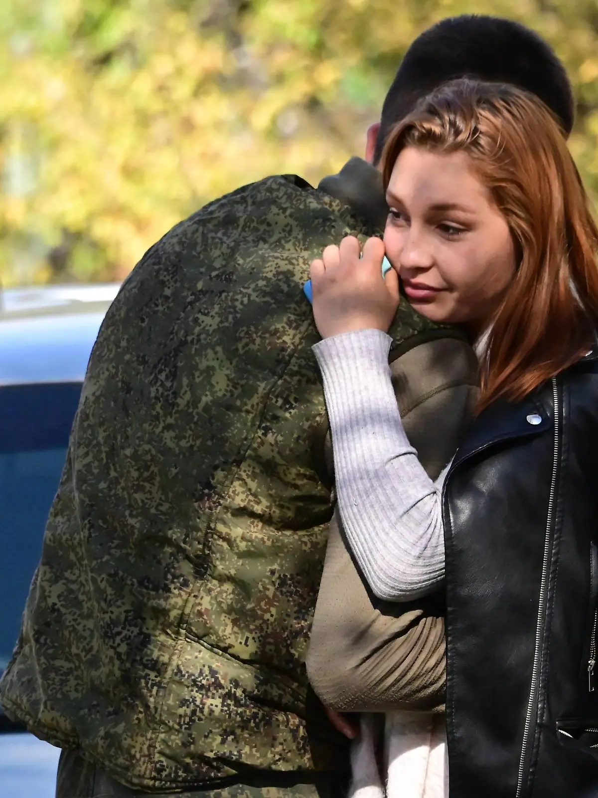News Bilder des Tages Russland, eingezogene Reservisten in Tschita in Transbaikalien Russia Ukraine Military Operation Partial Mobilisation 8281122 23.09.2022 A man conscripted for military service during partial mobilization hugs a young woman outside a military commissariat in Chita, Zabaikalsky Krai region, Russia. Russian President Vladimir Putin on September 21 signed a decree on the partial mobilization amid the military operation in Ukraine. Evgeny Yepanchintsev / Sputnik Chita Zabaikalsky Krai Russia PUBLICATIONxINxGERxSUIxAUTxONLY Copyright: xEvgenyxYepanchintsevx