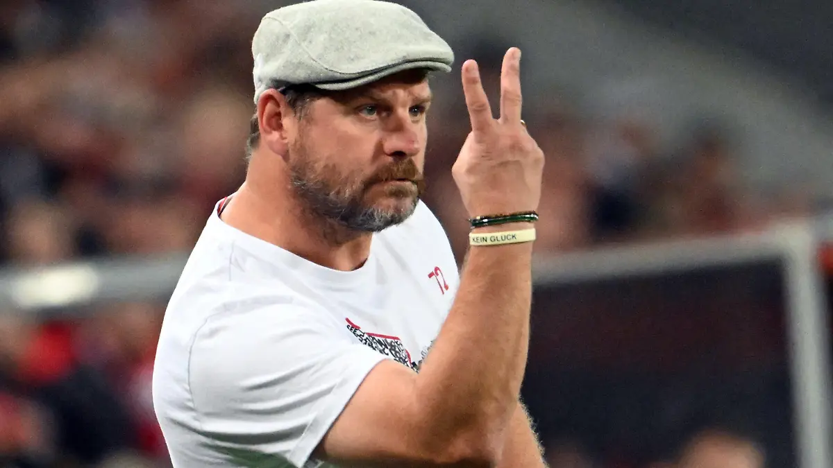 15.09.2022, Nordrhein-Westfalen, Köln: Fußball: UEFA Europa Conference League, 1. FC Köln - 1. FC Slovacko, Gruppenphase, Gruppe D, 2. Spieltag, RheinEnergieStadion. Kölns Trainer Steffen Baumgart gibt Anweisungen. Foto: Federico Gambarini/dpa +++ dpa-Bildfunk +++