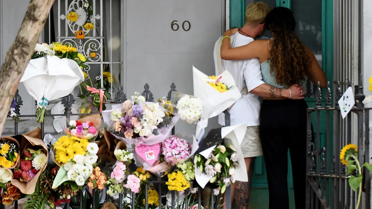 Sydney, AUSTRALIA - Mourners visit the Paddington site of double murder shortly after bodies were located.
Pictured: Jesse Baird, Luke Davies.
BACKGRID USA 27 FEBRUARY 2024 
BYLINE MUST READ: Chris Dyson / BACKGRID / BACKGRID


