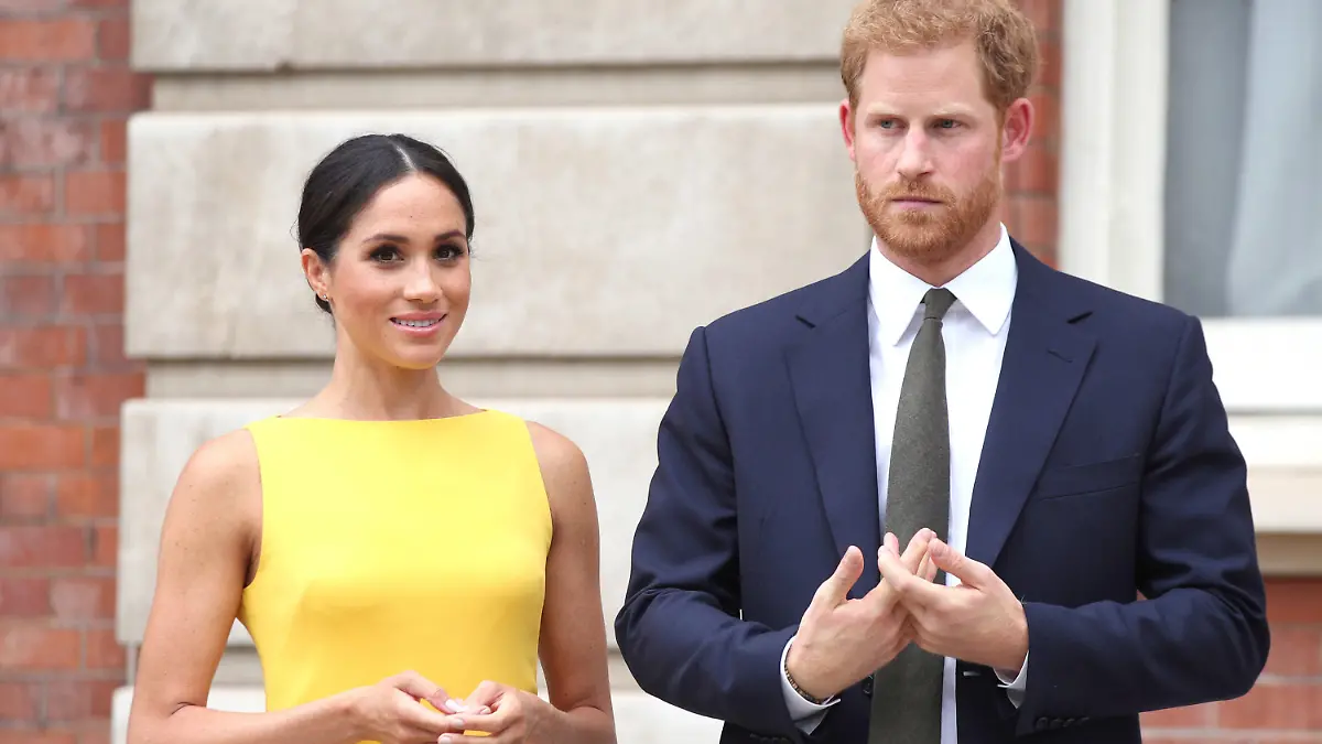 ARCHIV - 05.07.2018, Großbritannien, London: Prinz Harry von Großbritannien und seine Frau Meghan während des Empfangs "Dein Commonwealth-Herausforderung für die Jugend" im Marlborough House. (zu dpa «Meghan und Harry treten bei Musik-Festival in New York auf») Foto: Yui Mok/PA Wire/dpa +++ dpa-Bildfunk +++