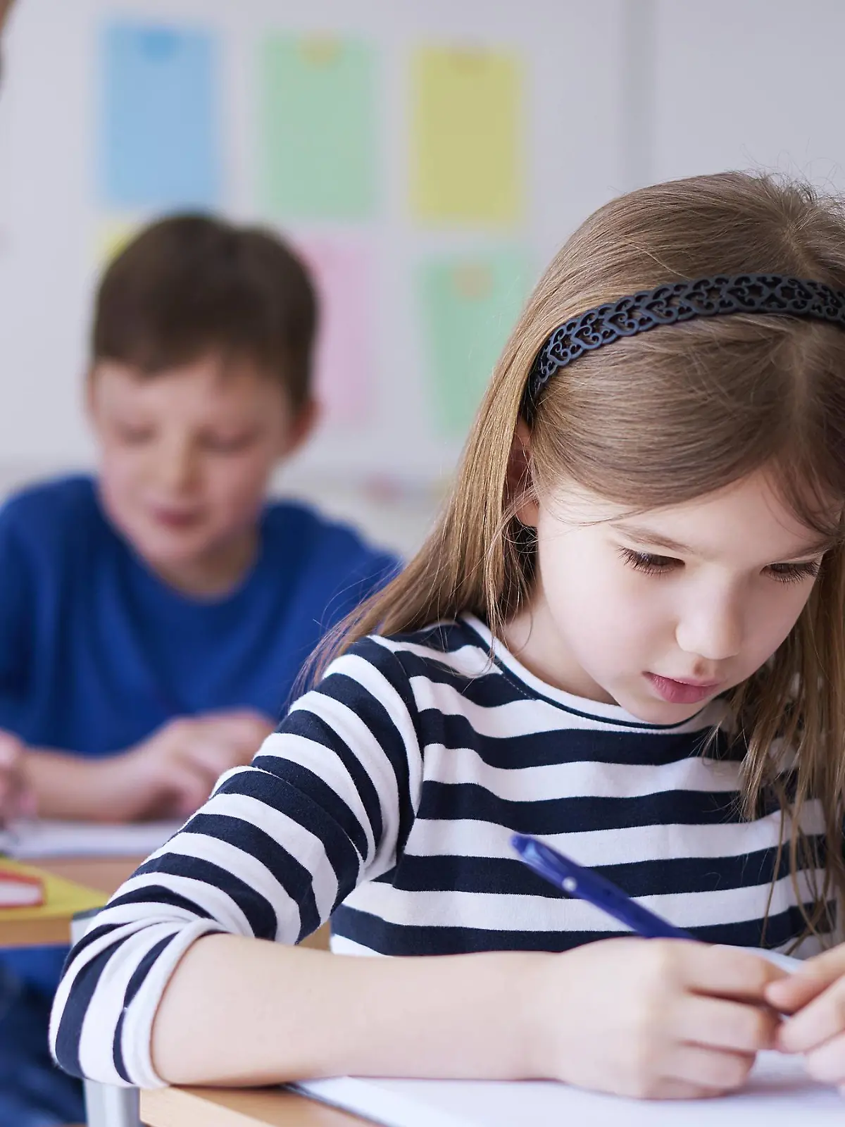 Schoolgirl writing in exercise book in class model released Symbolfoto property released PUBLICATIONxINxGERxSUIxAUTxHUNxONLY ABIF00372  