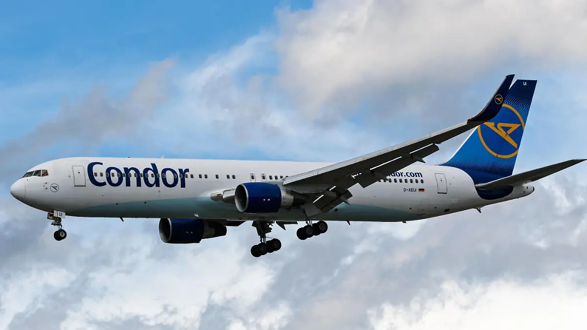 August 27, 2022, Richmond, British Columbia, Canada: A Condor Boeing 767-300ER jet D-ABUI airborne on final approach for landing at Vancouver International Airport. Richmond Canada - ZUMAs202 20220827_zap_s202_015 Copyright: xBaynexStanleyx