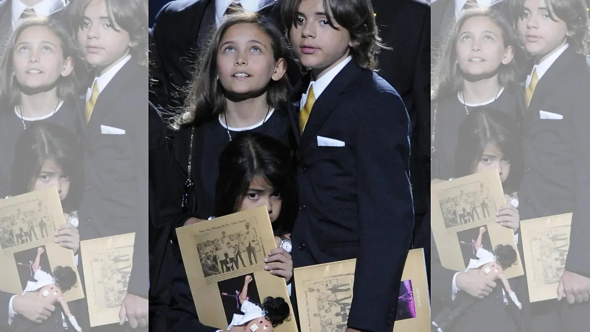 Paris, Prince und Blanket 2009 bei der Trauerfeier ihres Vaters Michael Jackson im Staples Center.