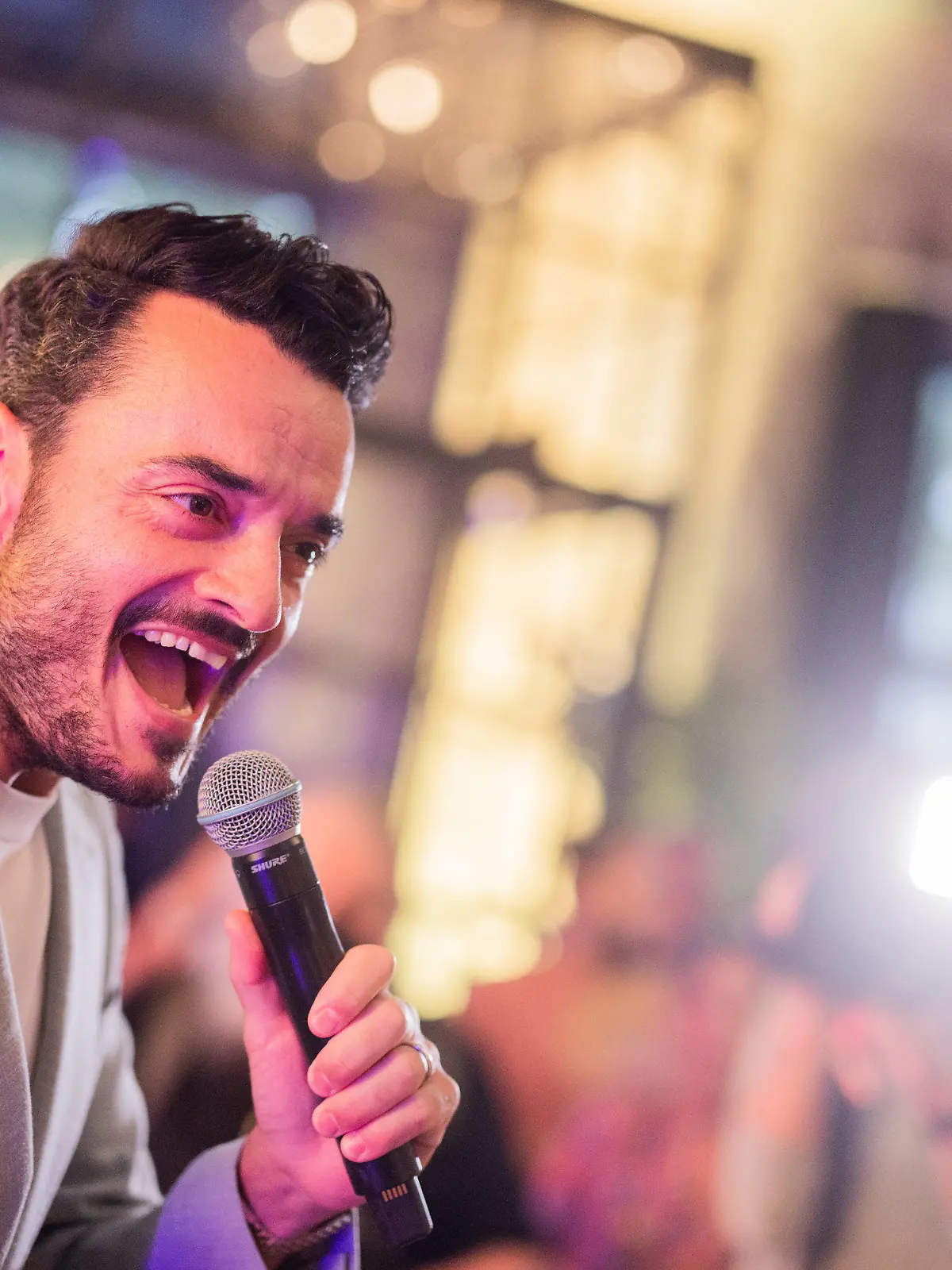 ARCHIV - 25.08.2022, Nordrhein-Westfalen, Köln: Giovanni Zarrella, Sänger, tritt auf einer Party auf. «Die Giovanni Zarrella Show» (ZDF) mit Entertainer Zarrella wurde in der Kategorie «Beste Unterhaltung» für den Deutschen Fernsehpreis nominiert, wie die Preis-Jury am 30.08.2022 in Köln bekanntgab. (zu dpa "Winterscheidt und Zarrella in Konkurrenz um Fernsehpreis") Foto: Rolf Vennenbernd/dpa +++ dpa-Bildfunk +++
