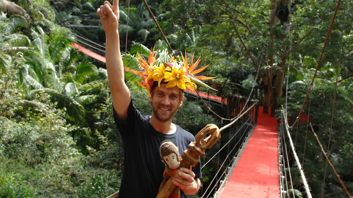 Tag 16 - Peer Kusmagk ist der neue Dschungelkönig. Foto: RTL / Stefan MenneVerwendung des Bildes für Online-Medien ausschließlich mit folgendem Hinweis und Verlinkung: Alle Infos zu "Ich bin ein Star - Holt mich hier raus!" im Special bei RTL.de [LINK]: http://www.rtl.de/tv/ibes.phpNUR ZUR EINMALIGEN VERÖFFENTLICHUNG ! KEINE WEITERGABE AN DRITTE ! KEINE VERWENDUNG NACH DEM 17.02.2011 !! KEINE ARCHIVIERUNG !Suchbegriff: Dschungelcamp