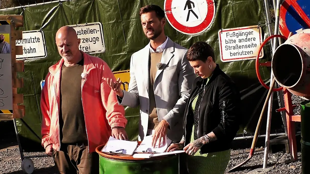 Detlef Steves, Alexander Pieper und Kristina Ströh haben ihre Entscheidung gefällt. Die "Wettkampf in 4 Wänden"-Jury kann für Denise und Lorik leider nicht mehr als insgesamt 13 Punkte vergeben.