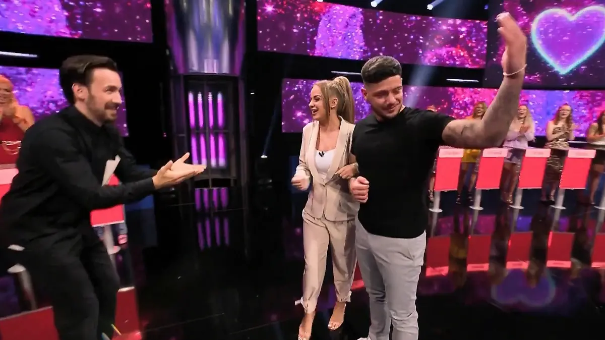 "Take Me Out"-Moderator Jan Köppen hat ganze Arbeit geleistet und Single-Lady Charlie endlich zu ihrem Mr. Right verholfen