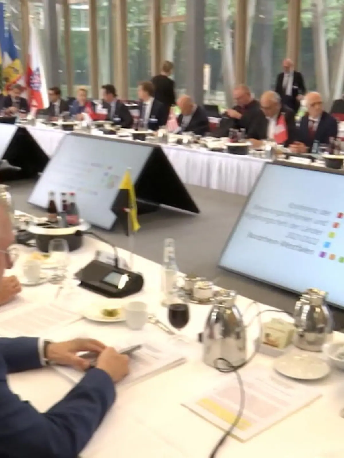 Bild zu: "Minister reden über Energie-Krise"