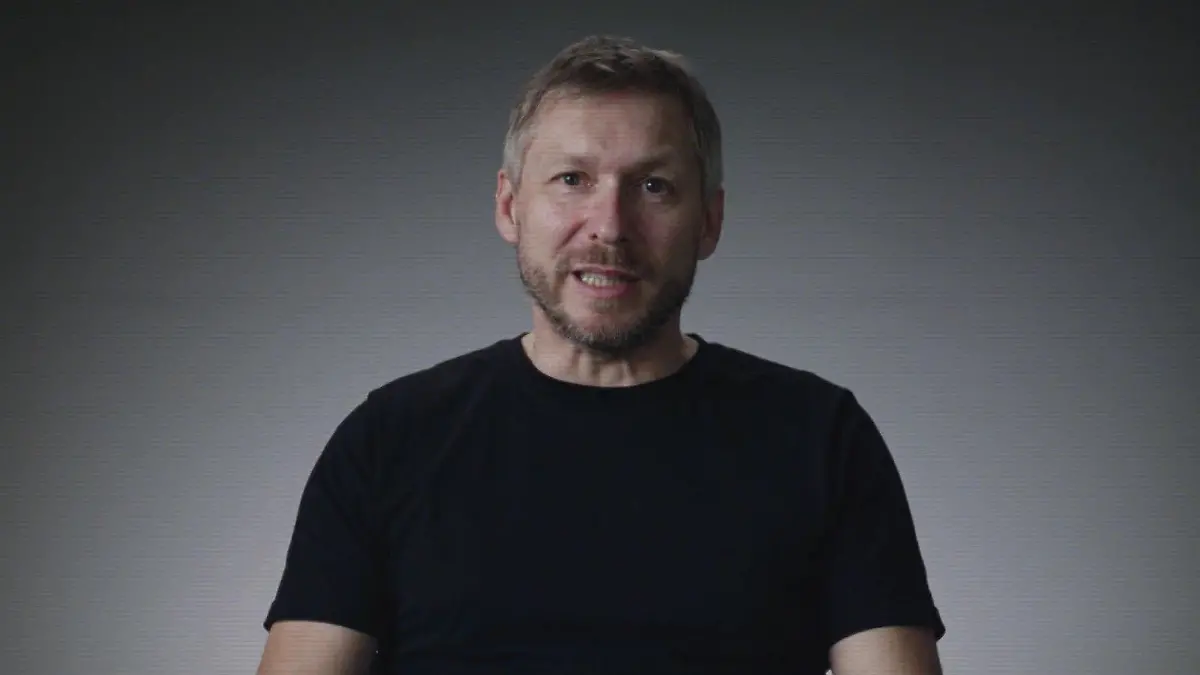 Autor Andreas Huckele spricht in der RTL+-Dokumentation über seine schlimmen Erlebnisse als Schüler.