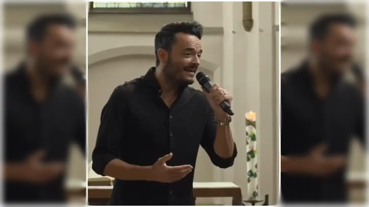 Giovanni Zarrella singt in einer Kirche in Hamminkeln