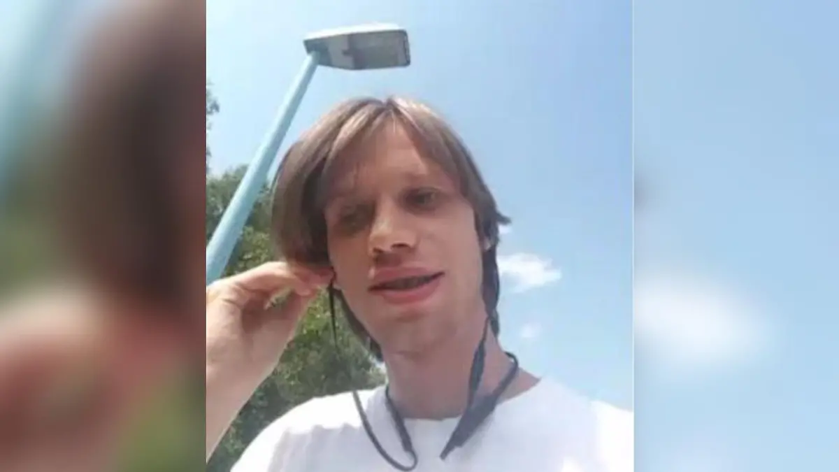 Mit diesem Screenshot eines Videotelefonats aus dem Juni 2019 fahndet die Polizei nach einem Mann.