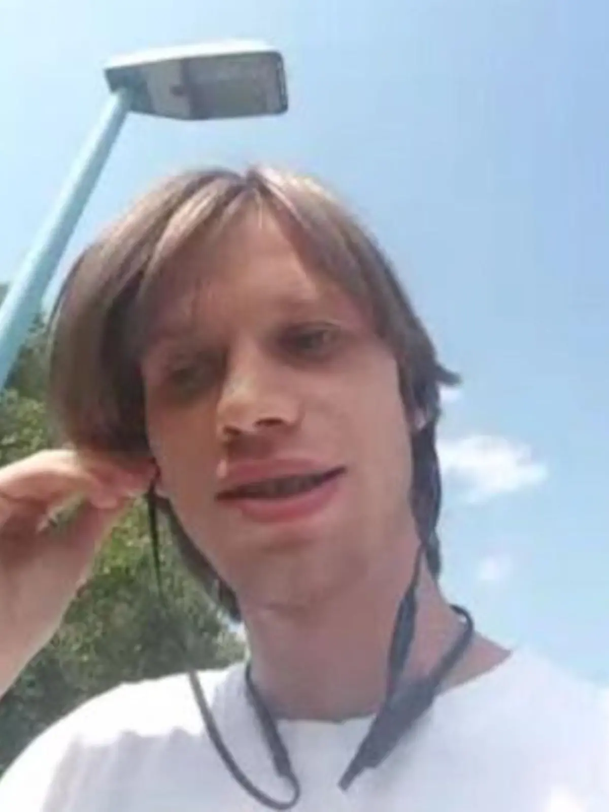 Mit diesem Screenshot eines Videotelefonats aus dem Juni 2019 fahndet die Polizei nach einem Mann.