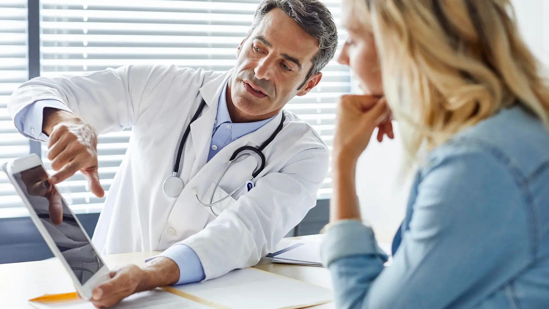 Compliance: Mitarbeit bzw. Therapietreue eines Patienten, z.B. in Bezug auf die regelmäßige und vorschriftsmäßige Medikamenteneinnahme.