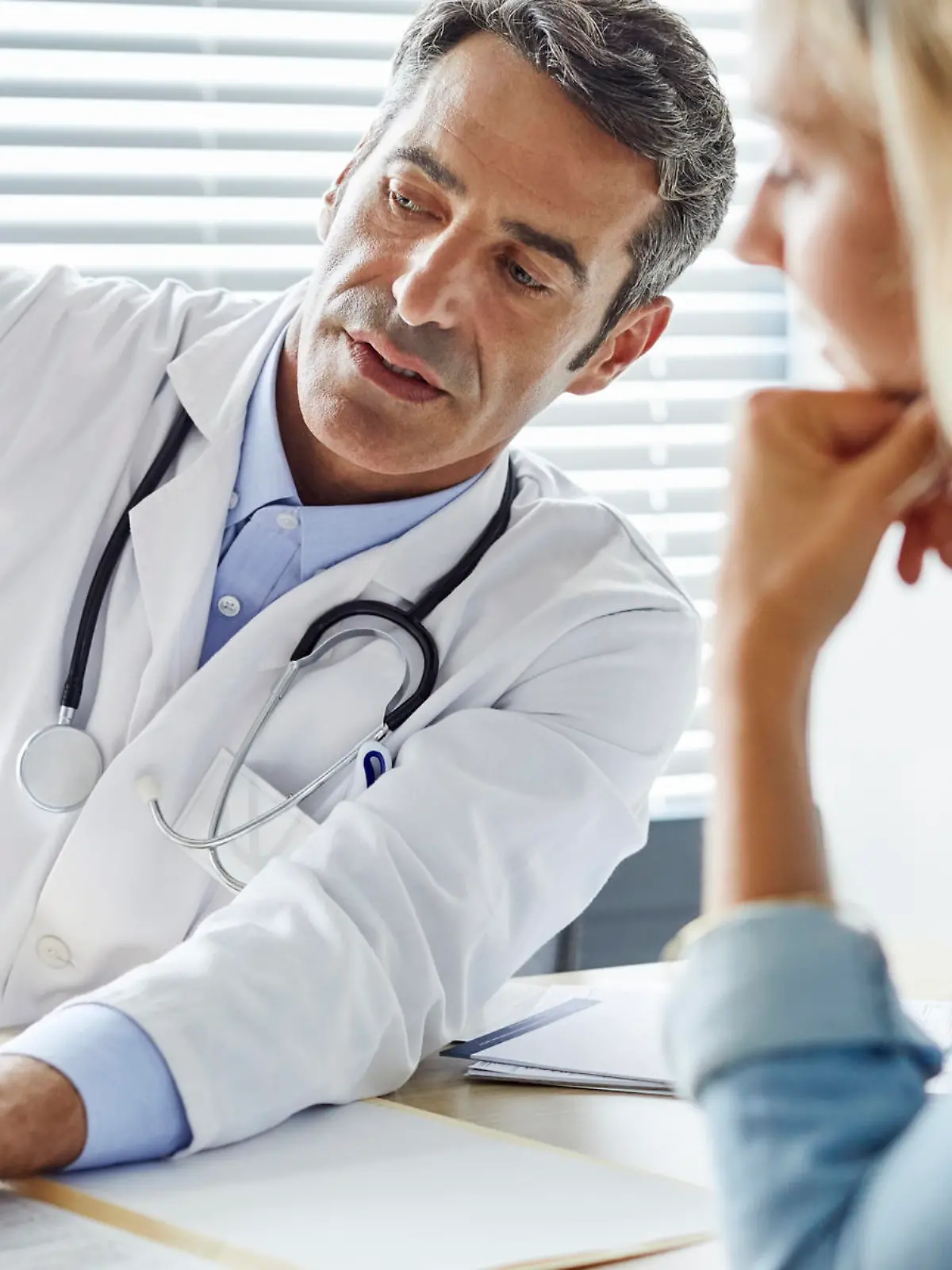 Compliance: Mitarbeit bzw. Therapietreue eines Patienten, z.B. in Bezug auf die regelmäßige und vorschriftsmäßige Medikamenteneinnahme.