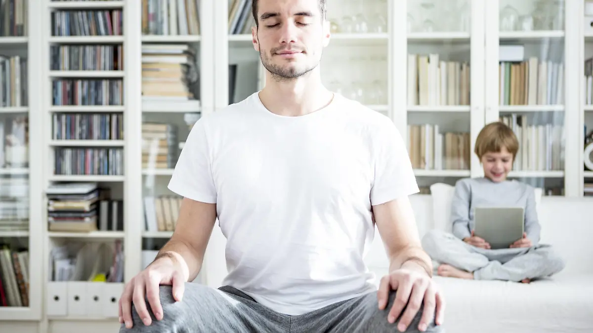 Man meditating at home model released Symbolfoto property released PUBLICATIONxINxGERxSUIxAUTxHUNxONLY WESTF23000  