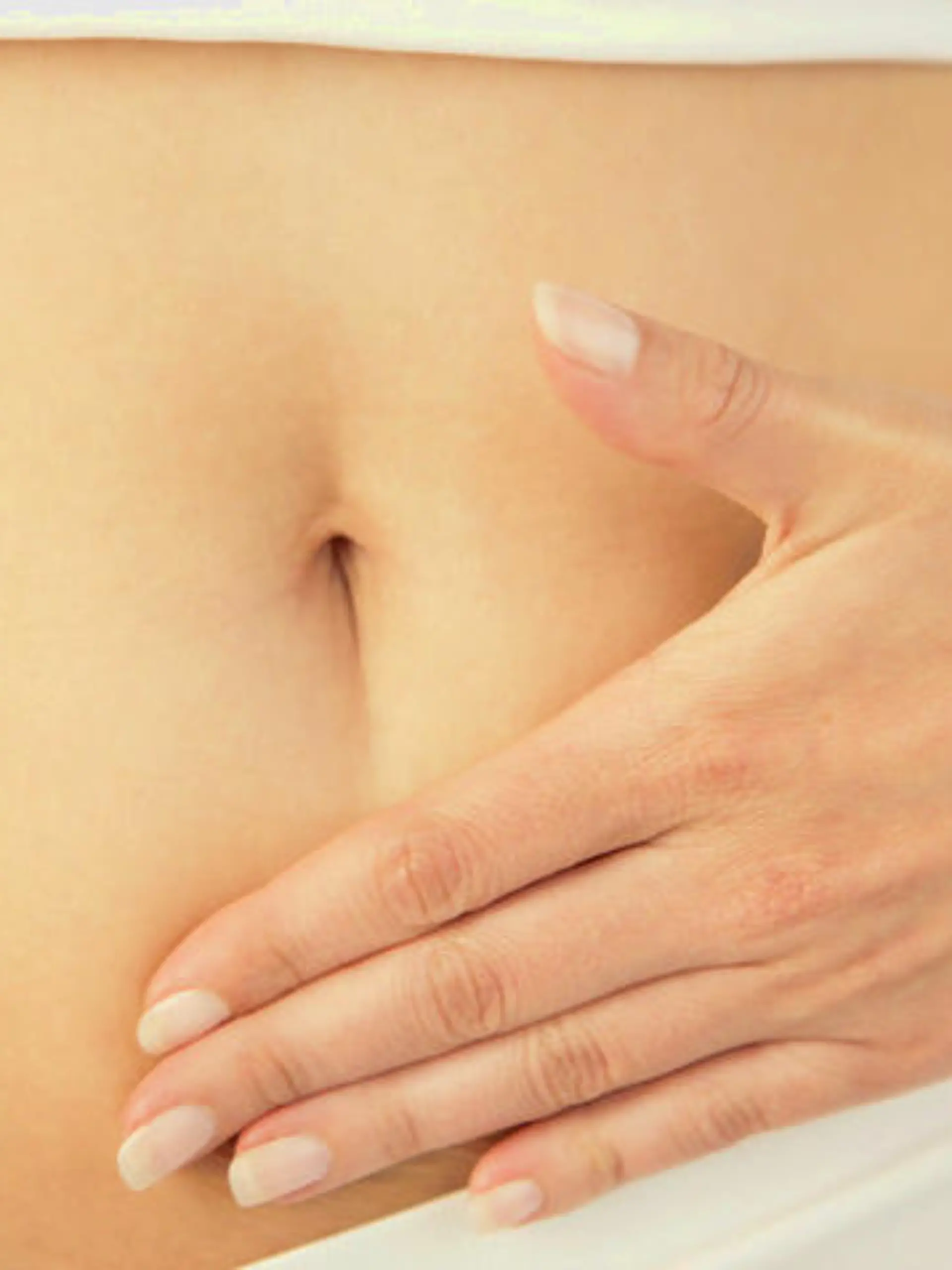 frau bauch magen magenschmerzen schmerzen Fotolia 14794497 S.jpg