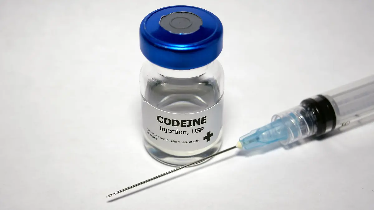 Codein (Methylmorphin) ist ein schmerzlindernder und hustenreizstillender Wirkstoff