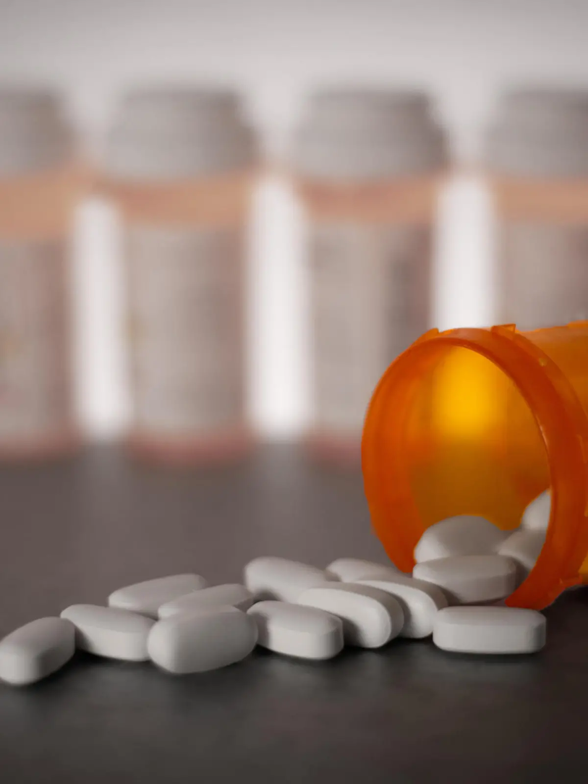 Gesundheitslexikon: Schwangere und Stillende sollten Medikamente, die Benzoylperoxid enthalten, nur nach Rücksprache mit dem Arzt einnehmen.