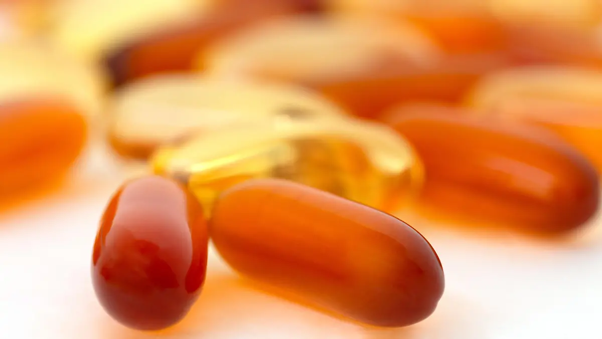 DHA ist eine Omega-3-Fettsäure, die als Nahrungsmittelergänzung eingenommen wird.