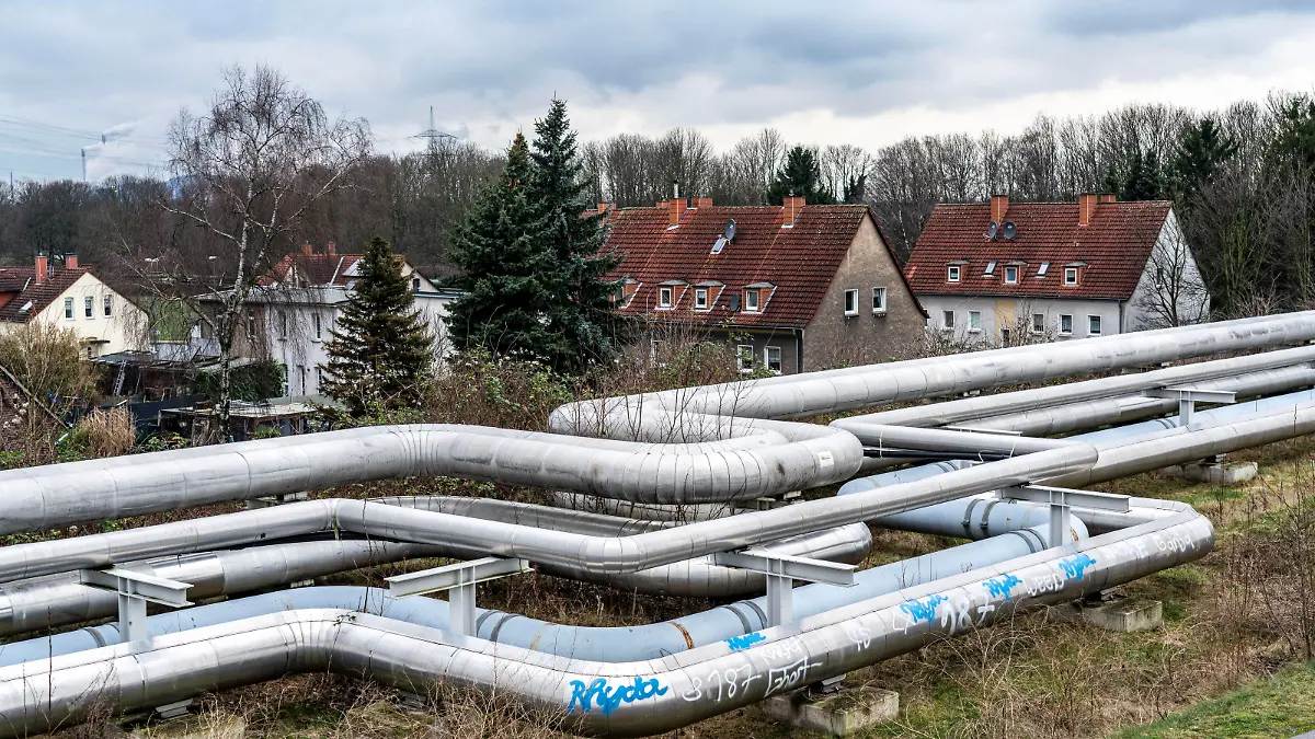 Fernwärme Leitungen, Hertener Stadtwerke, Übergabestelle an der ehemaligen Zeche Schlägel & Eisen, von den Kraftwerksleitungen in des Stadtwerke Netz, zur Versorgung der Haushalte mit Fernwärme, Herten, NRW, Deutschland,