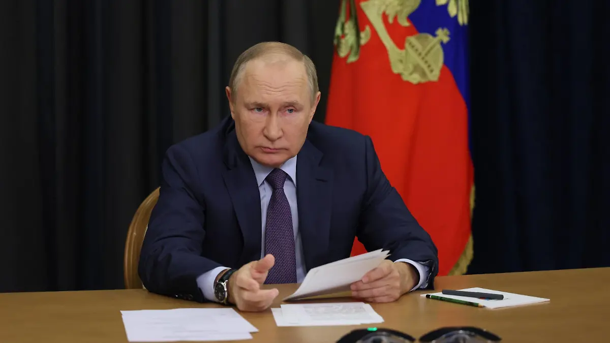 Russia Putin Agriculture 8284601 27.09.2022 Russian President Vladimir Putin chairs a meeting on agriculture issues via teleconference call, in Sochi, Russia. Gavriil Grigorov / POOL Sochi Krasnodar region Russia PUBLICATIONxINxGERxSUIxAUTxONLY Copyright: xGavriilxGrigorovx