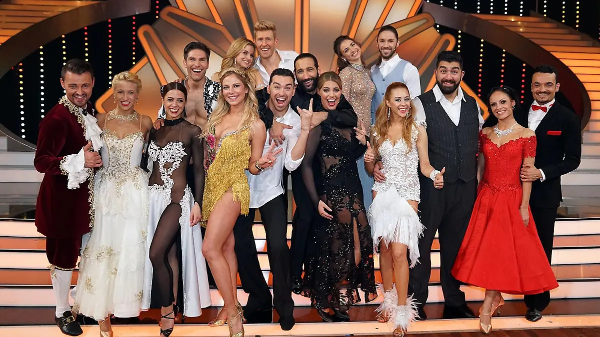 Diese acht Paare sind in der nächsten Sendung am 05. Mai 2017 wieder dabei.   
 Verwendung der Bilder für Online-Medien ausschließlich mit folgender Verlinkung:"Alle Infos zu "Let´s Dance" im Special bei RTL.de: http://www.rtl.de/cms/sendungen/lets-dance.html