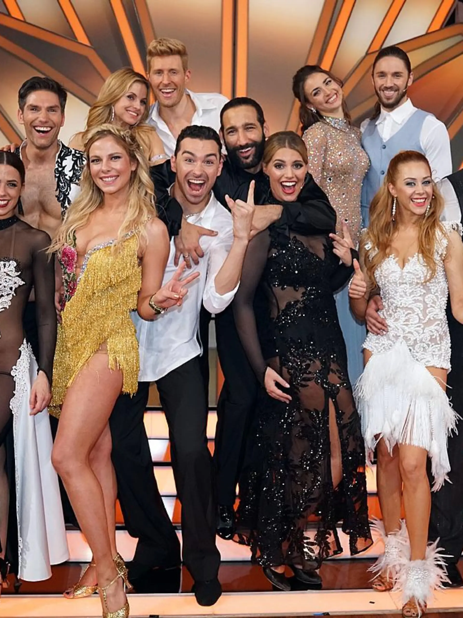 Diese acht Paare sind in der nächsten Sendung am 05. Mai 2017 wieder dabei.   
 Verwendung der Bilder für Online-Medien ausschließlich mit folgender Verlinkung:"Alle Infos zu "Let´s Dance" im Special bei RTL.de: http://www.rtl.de/cms/sendungen/lets-dance.html