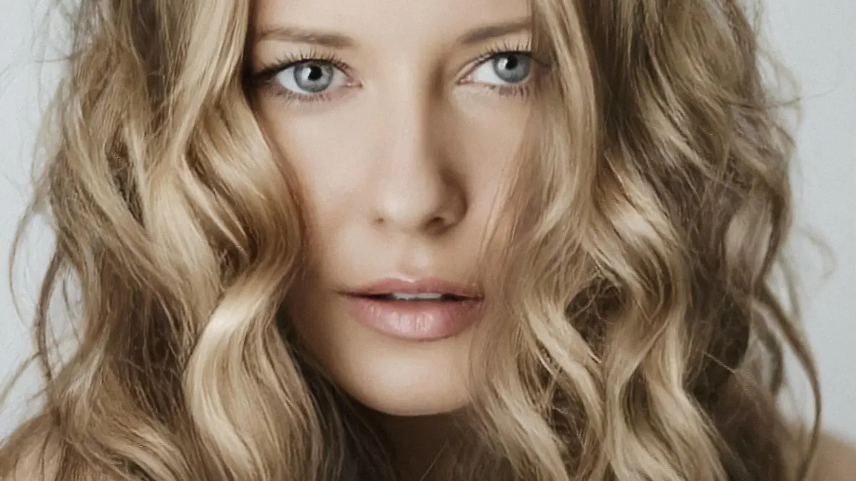Beauty model look and face portrait. Beautiful woman with blonde hair, long hairstyle and natural makeup as classic closeup for cosmetic and wellness brand Beauty model look and face portrait. Beautiful woman with blonde hair, long hairstyle and natural makeup as classic closeup for cosmetic and wellness brand. Copyright: xAnnelevenx xanneleven.comx xax 43750184